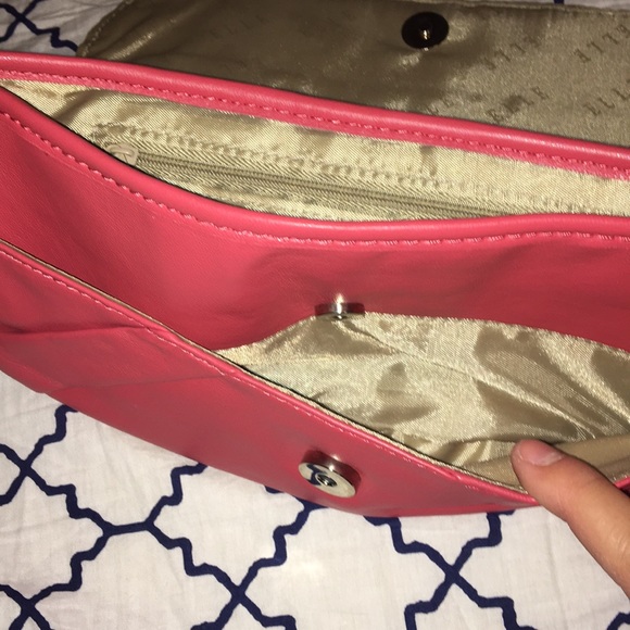 ELLE Wristlet NWOT - Picture 4 of 4